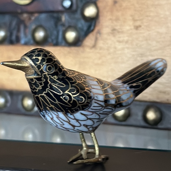 Gold Small metal bird with beautiful accents - Picture 6 of 7